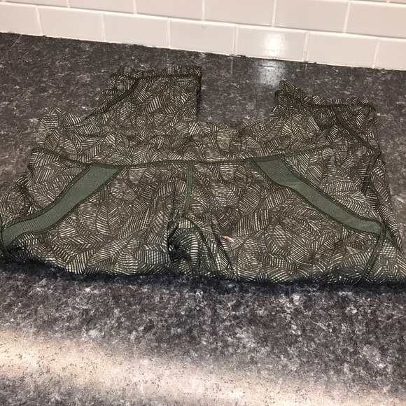 lululemon Cool To Street Crop Size 6 - Picture 3 of 8